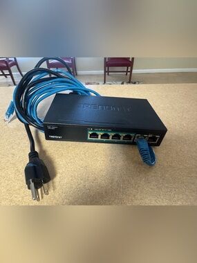 TRENDnET 6-Port Fast Ethernet PoE+Switch Model: TPE-S50/A
